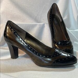 Ruby and Bloom Black and Brown Patent Leather Heels rounded toe like new